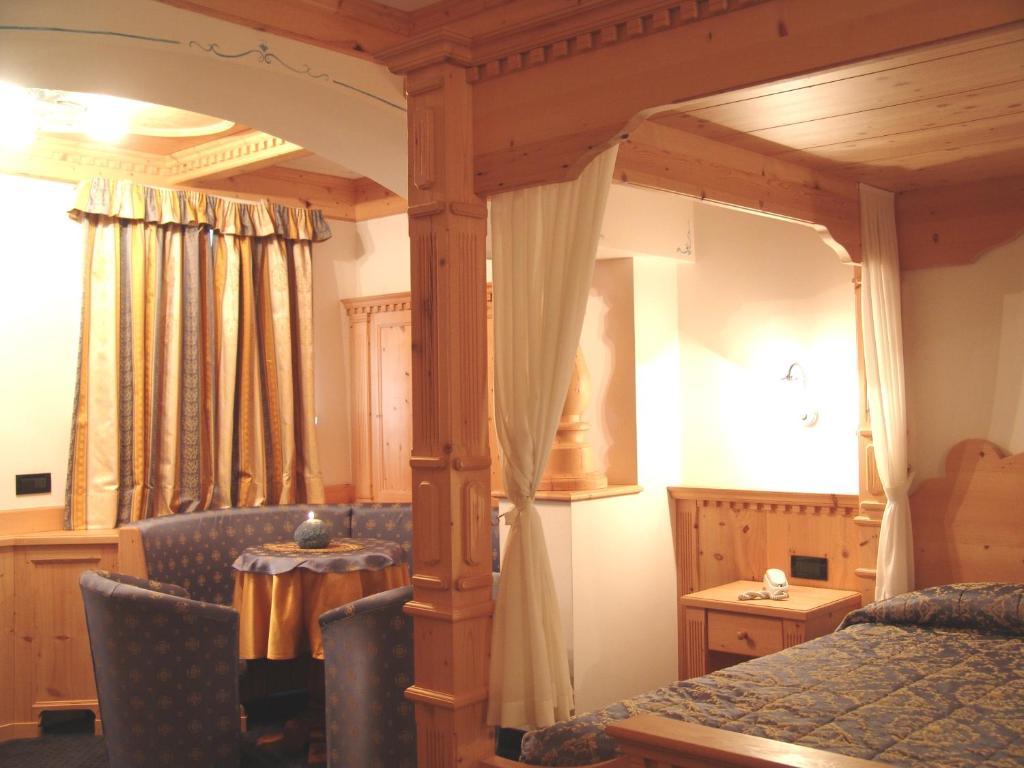 Hotel Cristallo Col de San Pellegrino Chambre photo